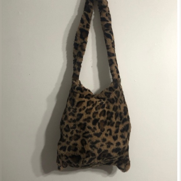 Shoulder crossbody bag very soft Sherpa Leopard brow.size 13” L X 14” - Picture 1 of 3